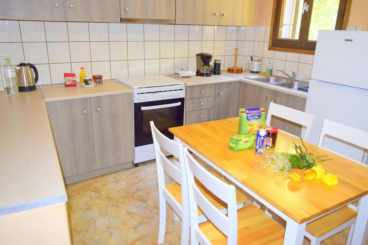 Dourios Ippos Apartments Frikes Eksteriør billede