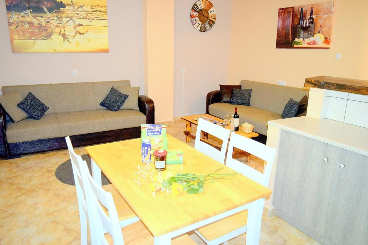 Dourios Ippos Apartments Frikes Eksteriør billede