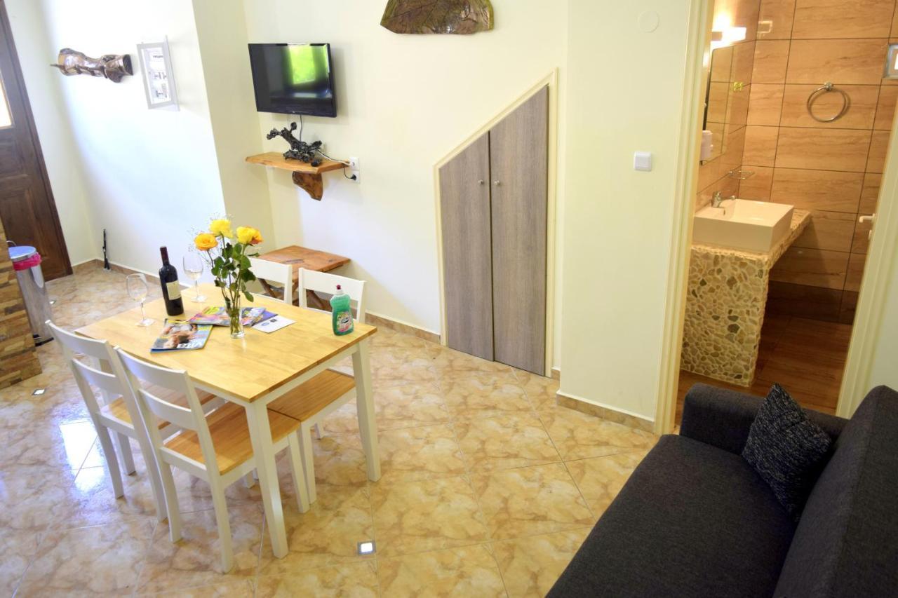 Dourios Ippos Apartments Frikes Eksteriør billede